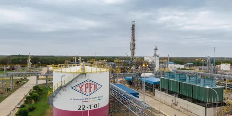 ¿Dónde terminó el combustible? Intervención de YPFB destapa 630 accesos ilegales y funcionarios suspendidos