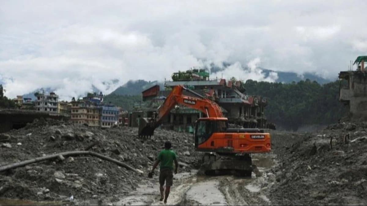Nepal: más de mil muertos y dificultades para que los equipos de rescate lleguen hasta los afectados