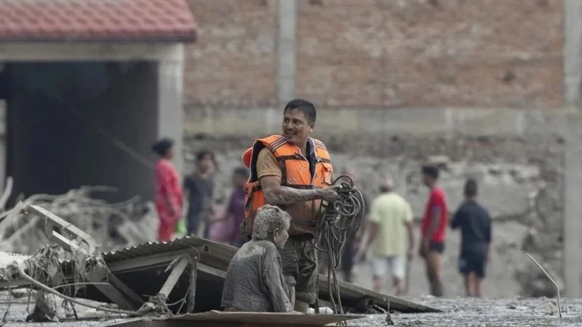 Nepal Mal tiempo y accesos afectados complican búsqueda de 265 desaparecidos en China tras riada