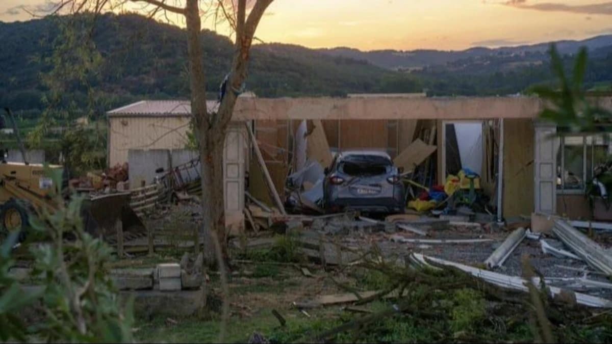 Un tornado "traumático" devasta un pueblo francés