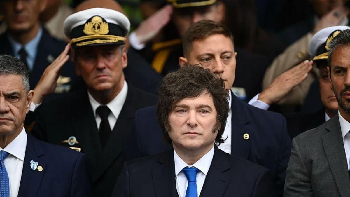 Por qué volvió la tensión entre Argentina e Inglaterra por Malvinas/Falklands 44 años después de la guerra